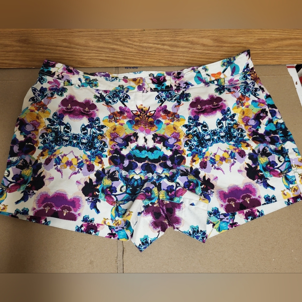 Nicole by Nicole Miller Floral Shorts Size 12 - Picture 2 of 7